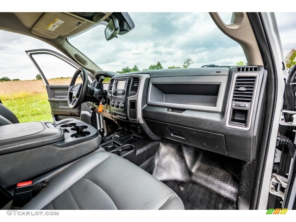 2016 Ram 2500 Tradesman Crew Cab 4x4 Black/Diesel Gray Dashboard Photo #142998409