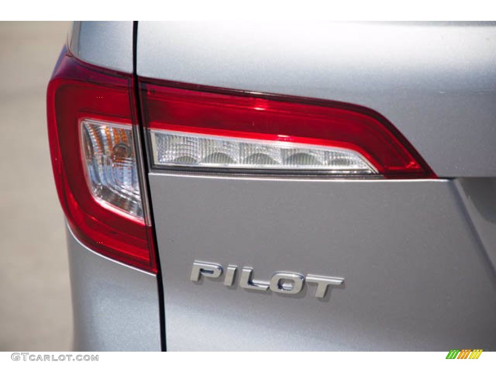 2019 Pilot EX - Lunar Silver Metallic / Gray photo #10