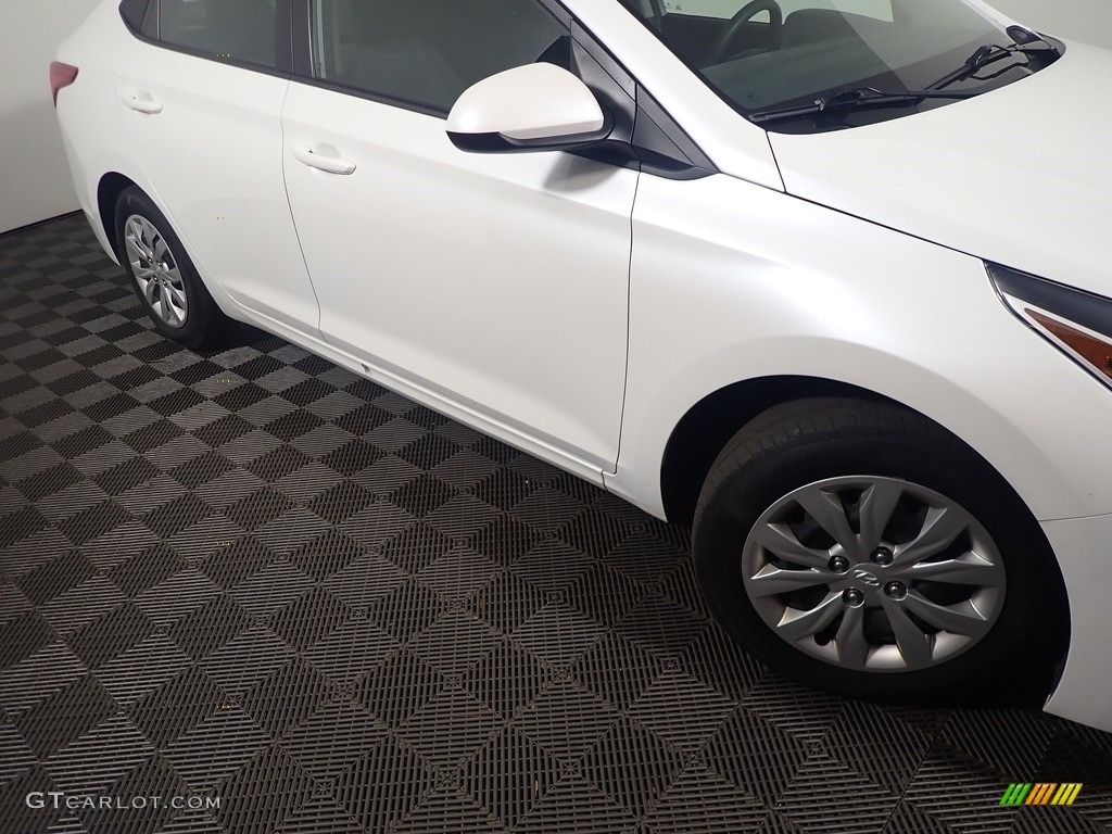 2020 Accent SE - Frost White Pearl / Black photo #4