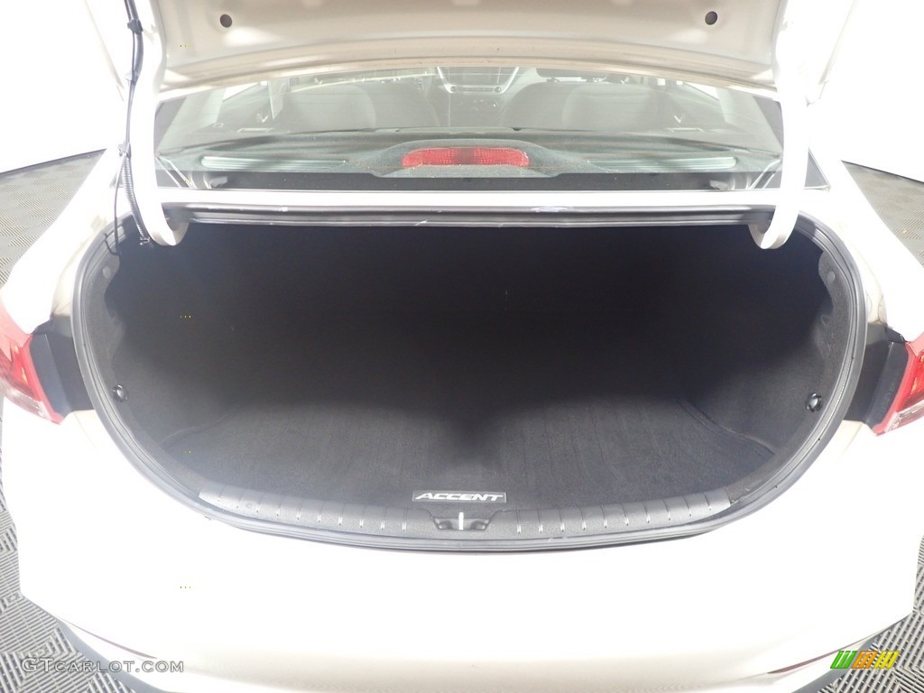 2020 Accent SE - Frost White Pearl / Black photo #15