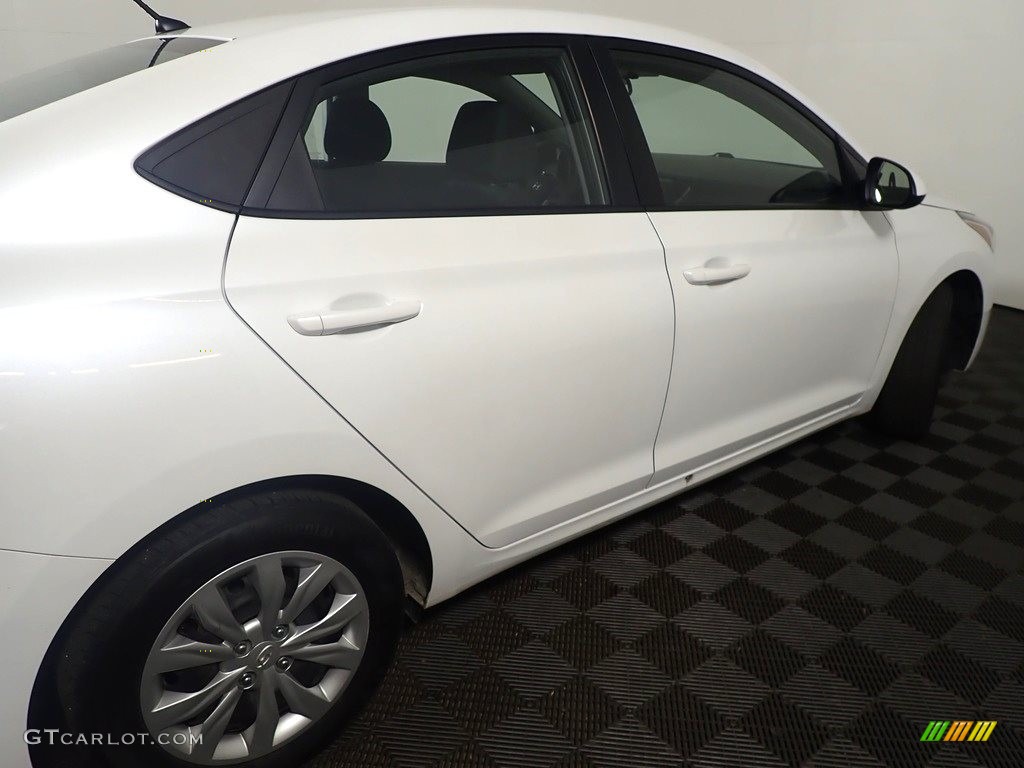 2020 Accent SE - Frost White Pearl / Black photo #19