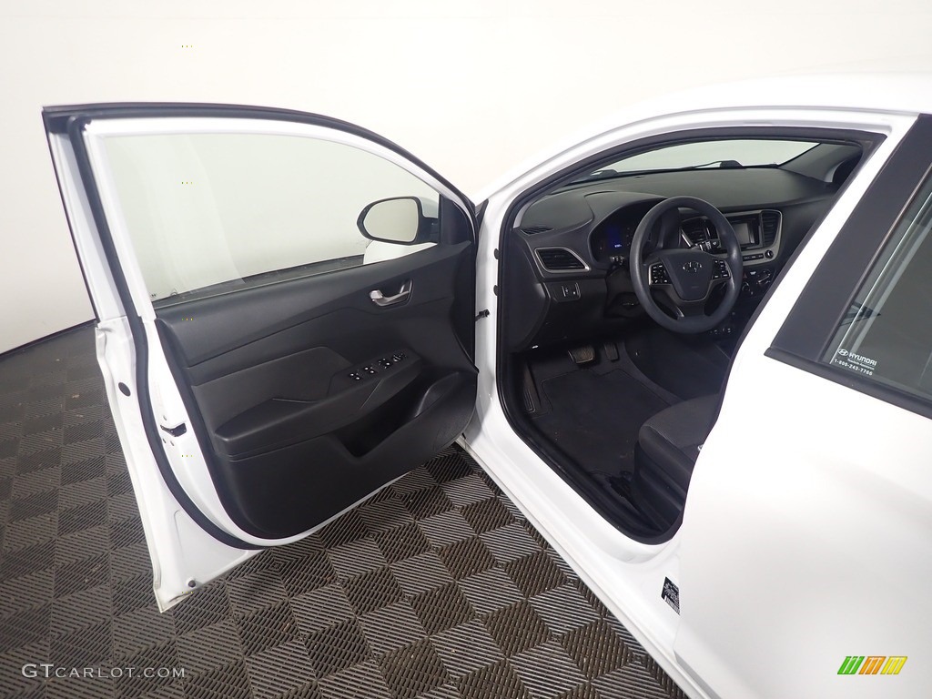 2020 Accent SE - Frost White Pearl / Black photo #20