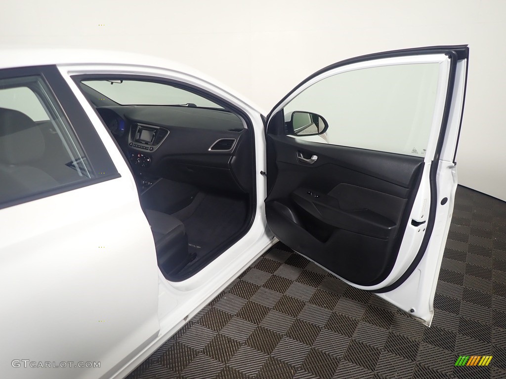 2020 Accent SE - Frost White Pearl / Black photo #37