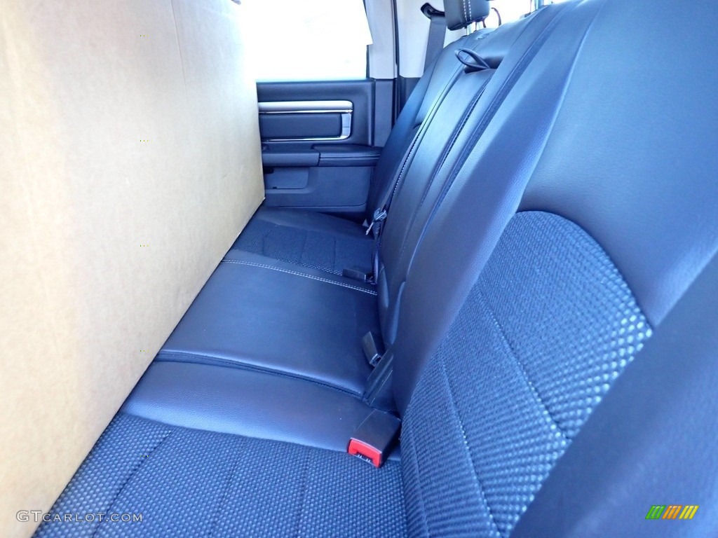2018 1500 Sport Crew Cab 4x4 - Brilliant Black Crystal Pearl / Black photo #11