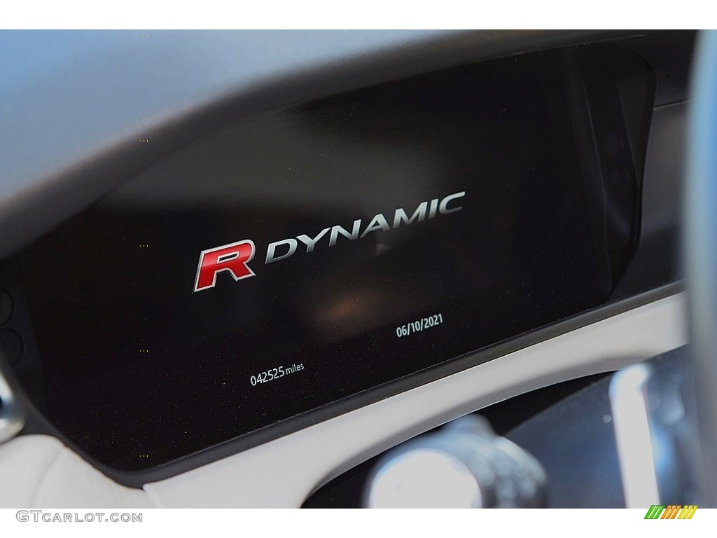 2018 Land Rover Range Rover Velar R Dynamic SE Marks and Logos Photos