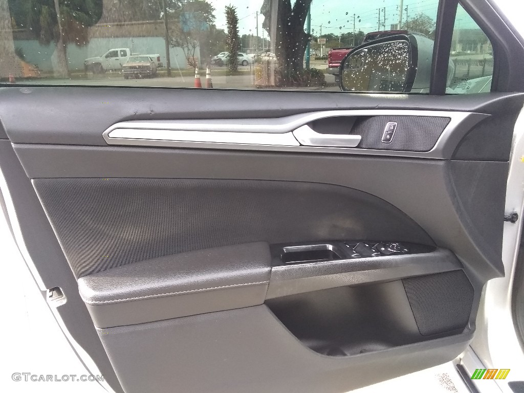 2015 Fusion SE - Ingot Silver Metallic / Charcoal Black photo #9