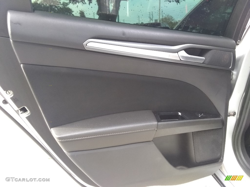 2015 Fusion SE - Ingot Silver Metallic / Charcoal Black photo #14