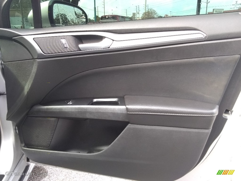 2015 Fusion SE - Ingot Silver Metallic / Charcoal Black photo #17