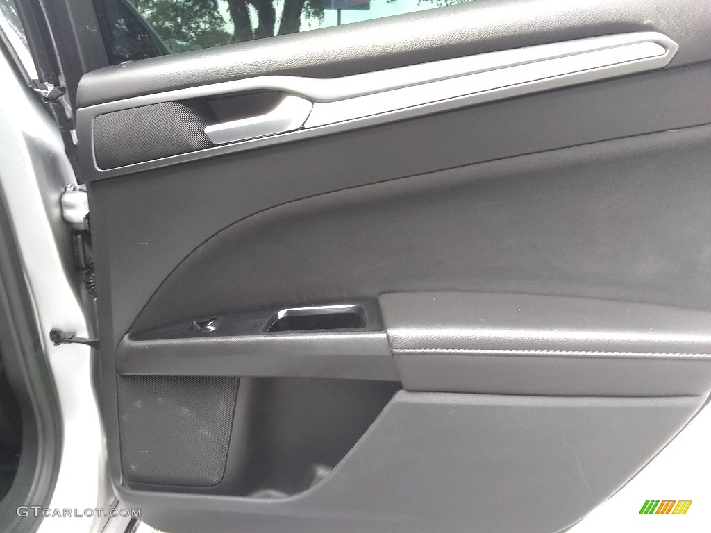 2015 Fusion SE - Ingot Silver Metallic / Charcoal Black photo #19