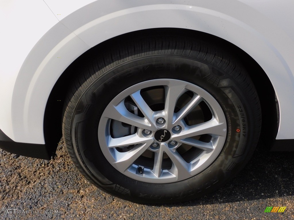 2022 Kia Carnival LX Wheel Photos