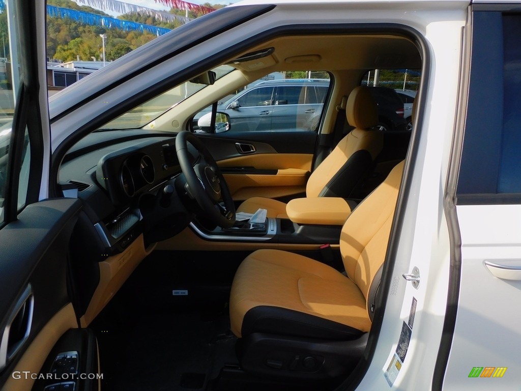 2022 Kia Carnival LX Front Seat Photos