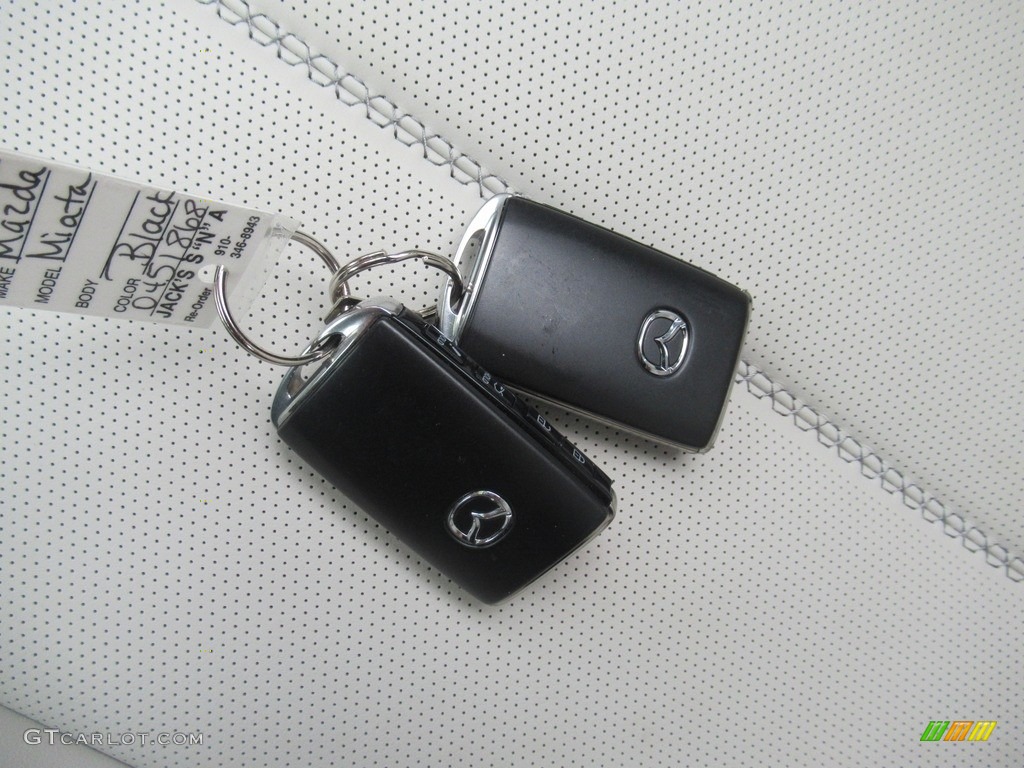 2021 Mazda MX-5 Miata RF Grand Touring Keys Photos