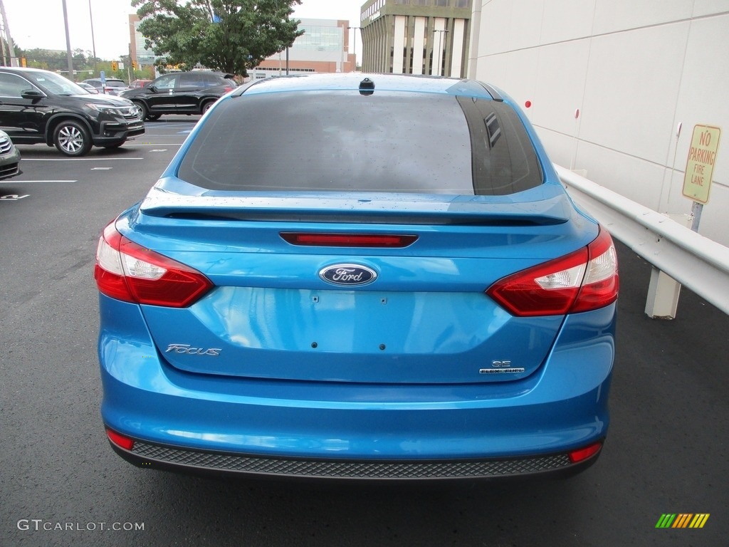 2014 Focus SE Sedan - Blue Candy / Charcoal Black photo #4
