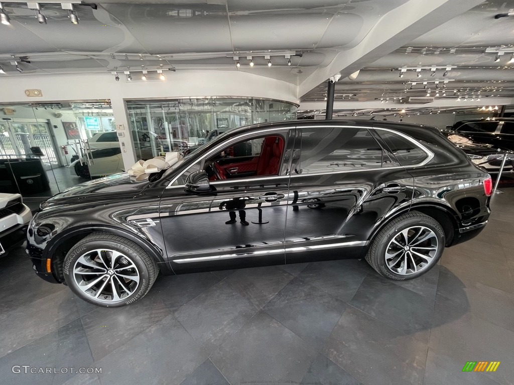Beluga (Solid) 2018 Bentley Bentayga W12 Mulliner Exterior Photo #143013448