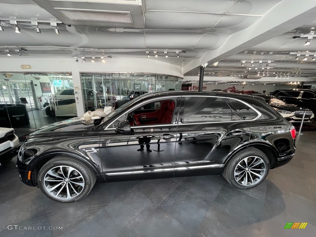 Beluga (Solid) 2018 Bentley Bentayga W12 Mulliner Exterior Photo #143013664
