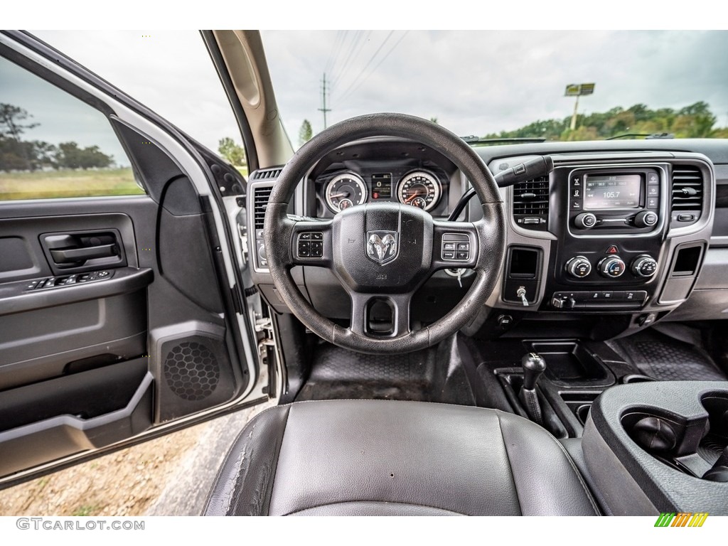 2017 Ram 2500 Tradesman Crew Cab 4x4 Black/Diesel Gray Steering Wheel Photo #143014324