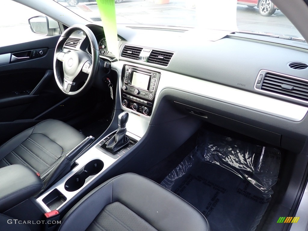2013 Volkswagen Passat V6 SE Dashboard Photos