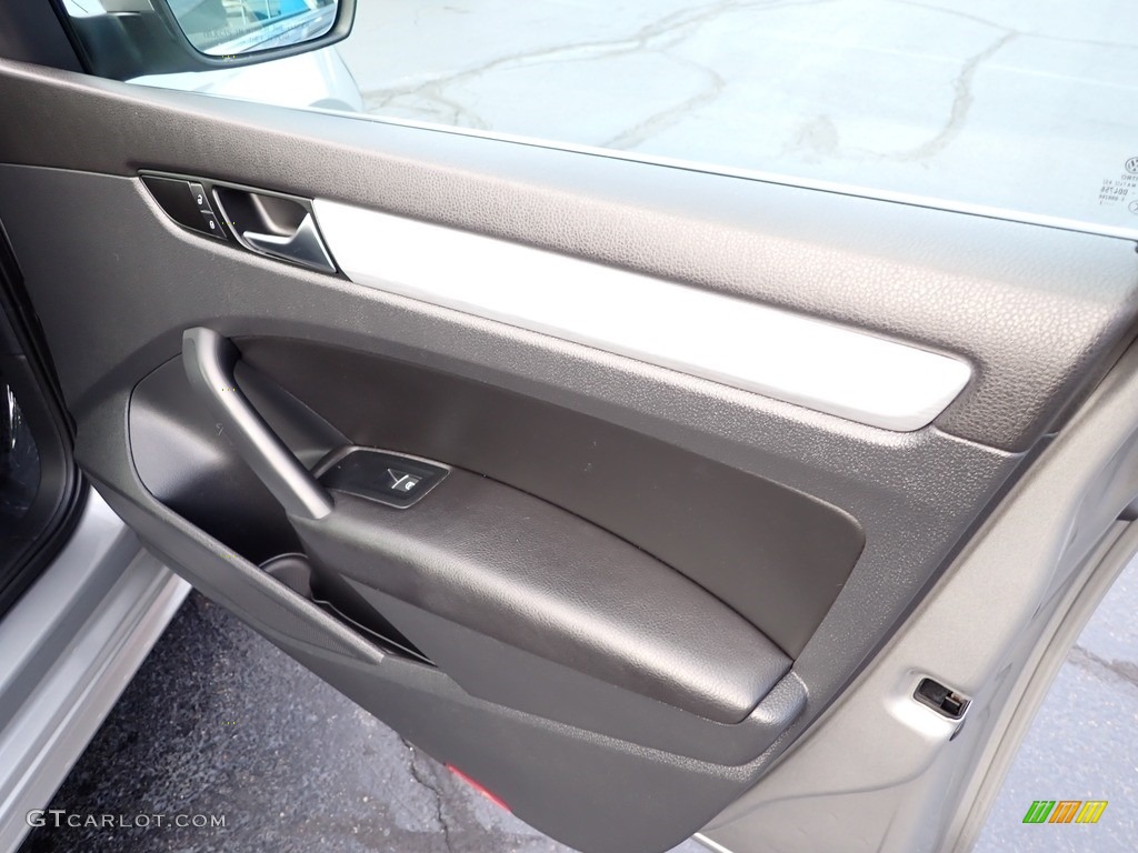 2013 Volkswagen Passat V6 SE Titan Black Door Panel Photo #143017937