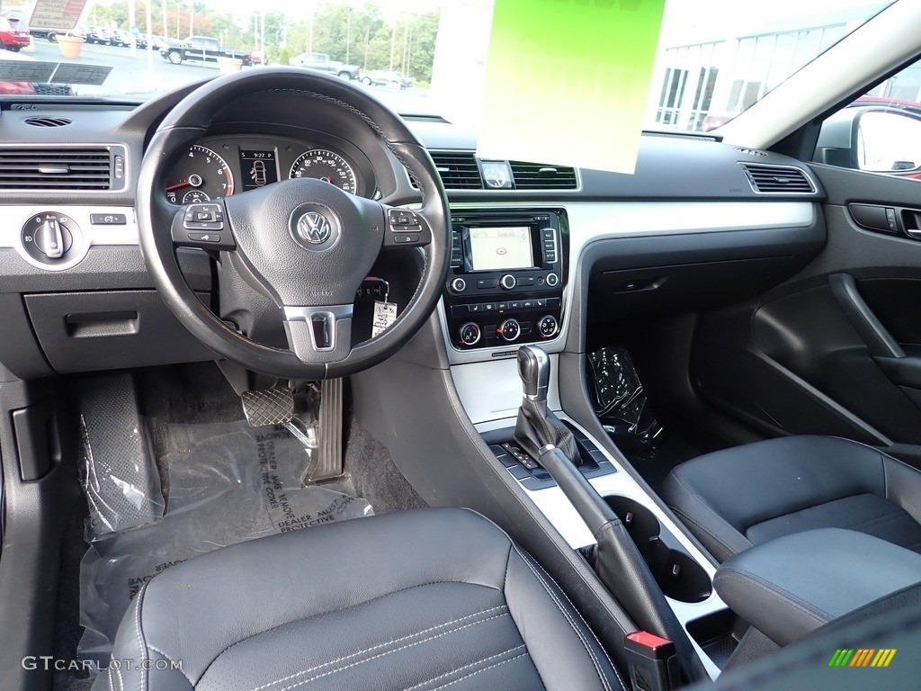 Titan Black Interior 2013 Volkswagen Passat V6 SE Photo #143017972