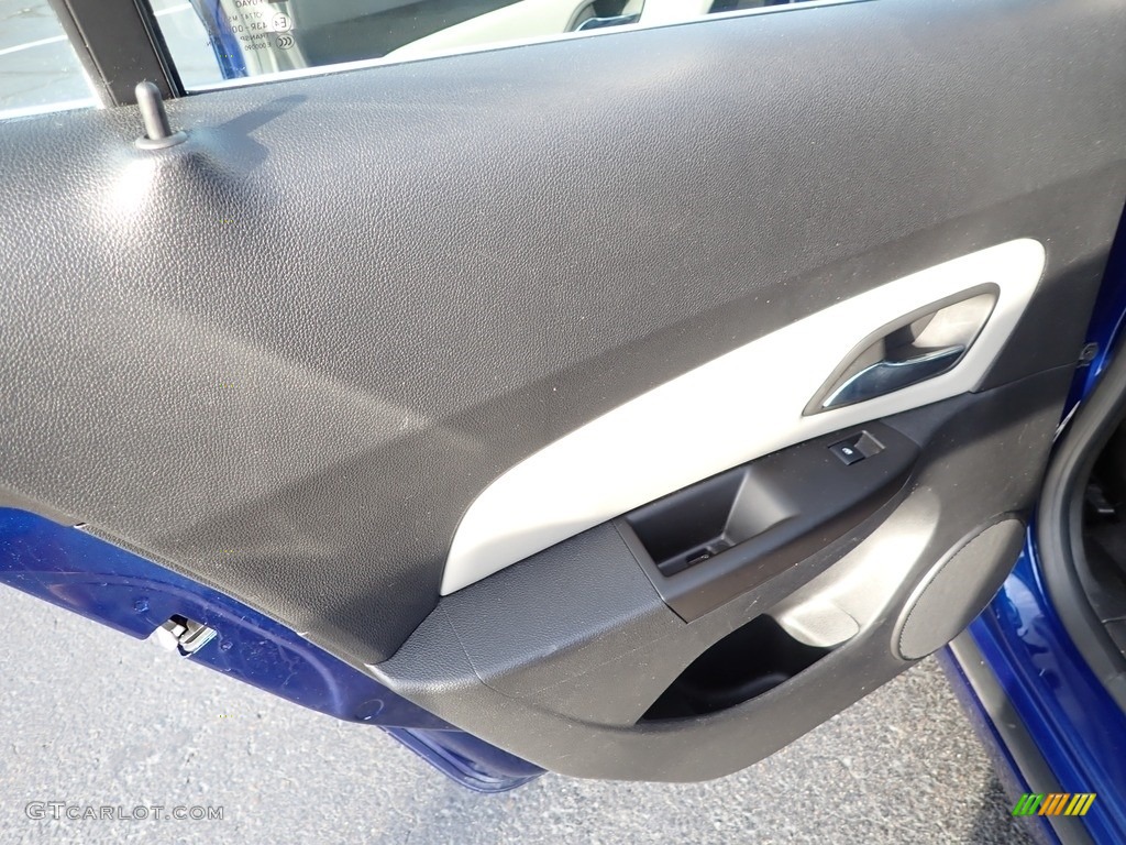 2012 Cruze LS - Blue Topaz Metallic / Jet Black/Medium Titanium photo #23