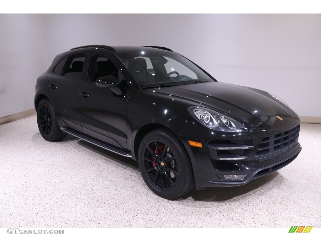 Black Porsche Macan