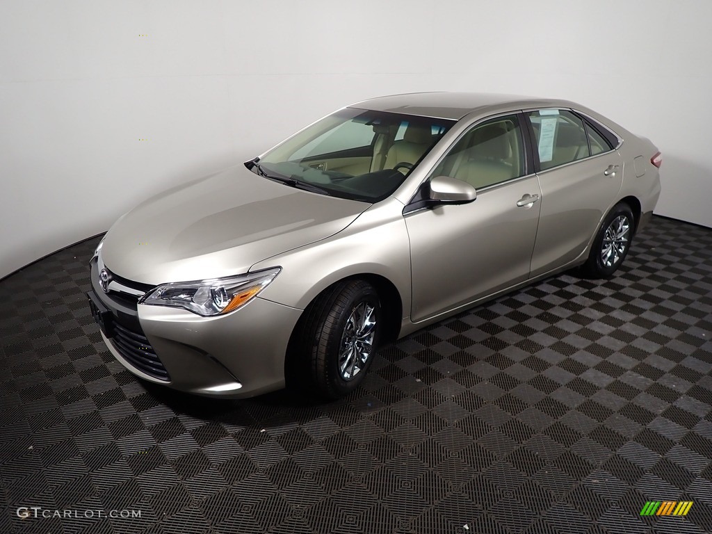 2015 Camry LE - Creme Brulee Mica / Almond photo #9