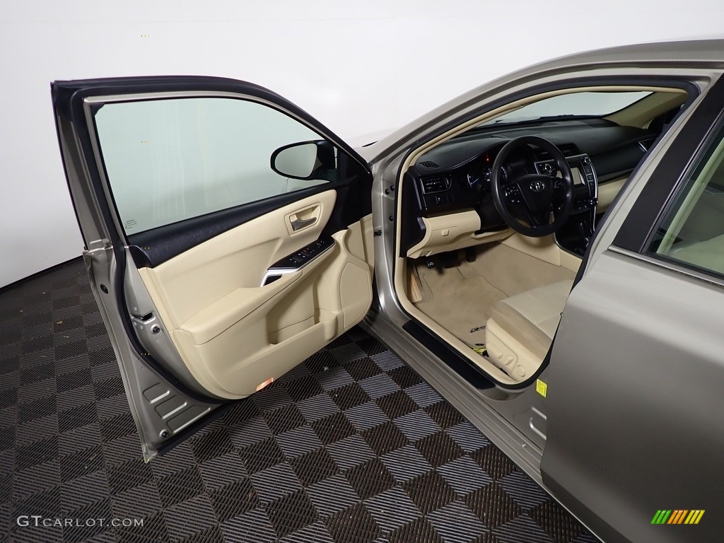 2015 Camry LE - Creme Brulee Mica / Almond photo #20