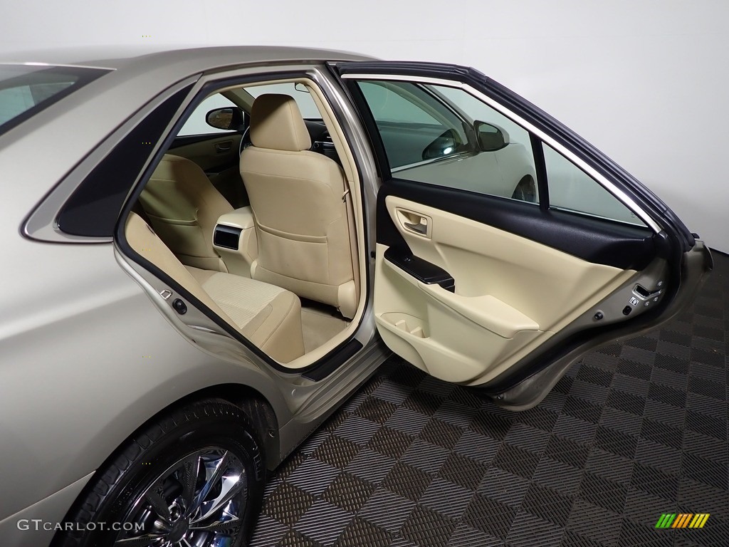 2015 Camry LE - Creme Brulee Mica / Almond photo #36