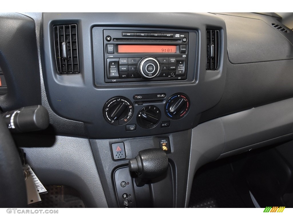 2016 Chevrolet City Express LT Controls Photo #143031337