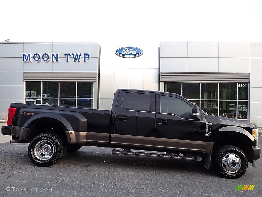 Shadow Black Ford F350 Super Duty