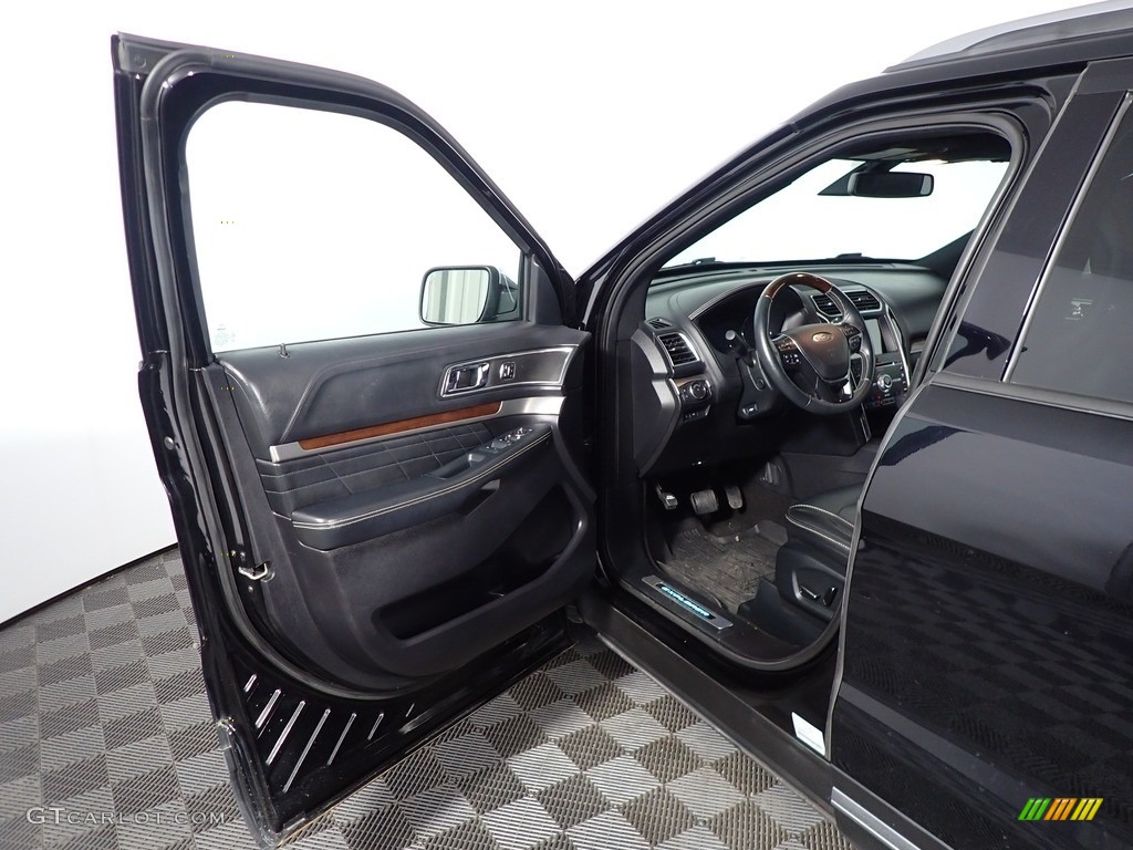 2018 Explorer Platinum 4WD - Shadow Black / Ebony Black photo #25