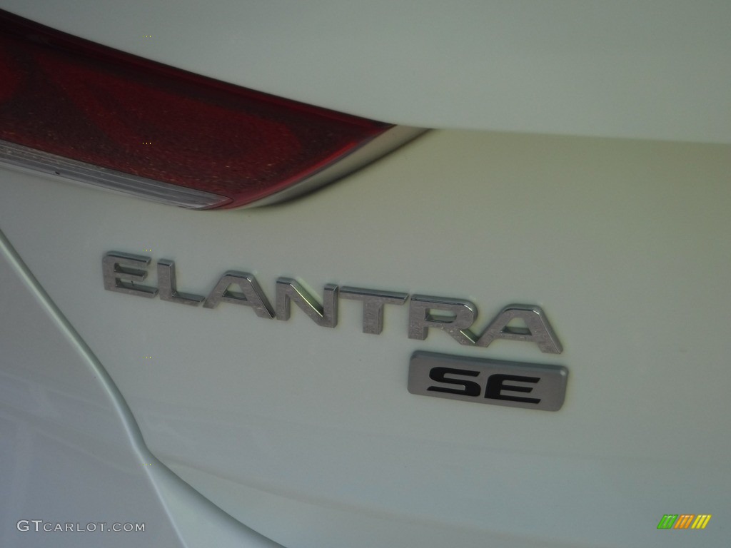 2017 Elantra SE - White / Gray photo #9