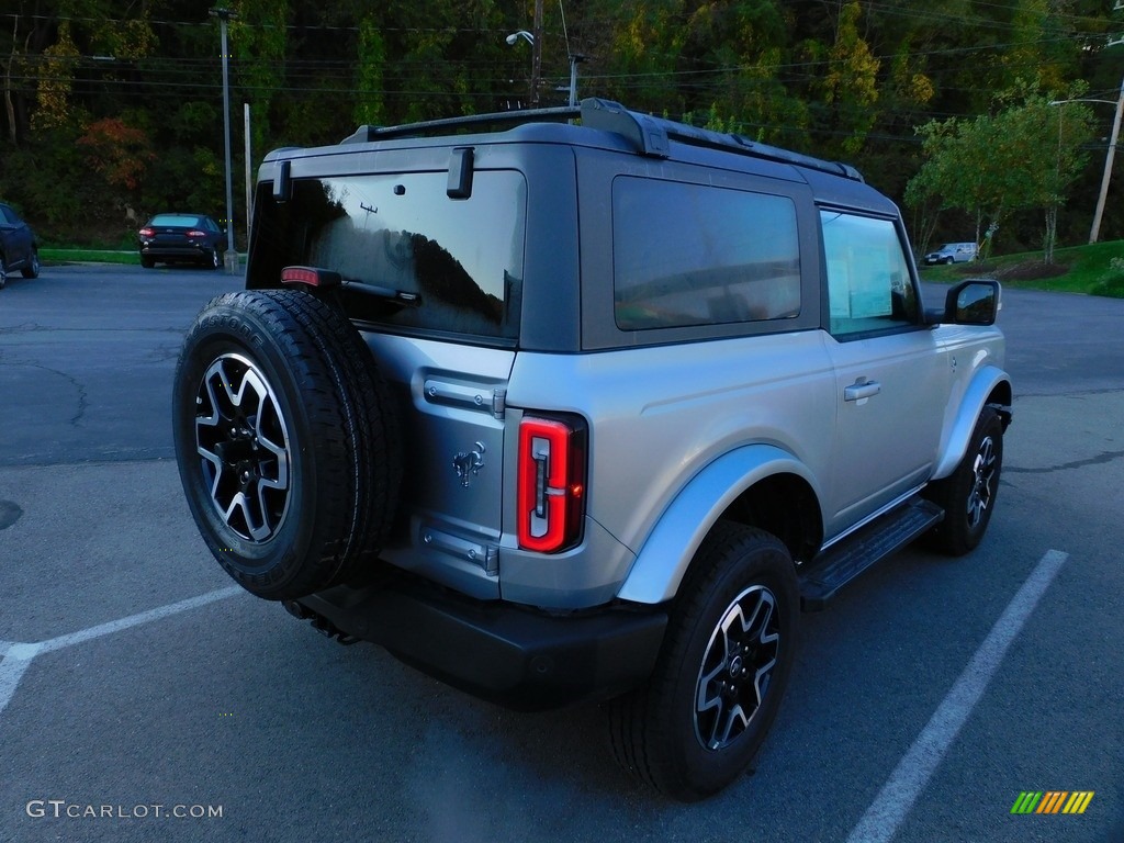 2021 Bronco Big Bend 4x4 2-Door - Iconic Silver / Space Gray/Navy Pier photo #2