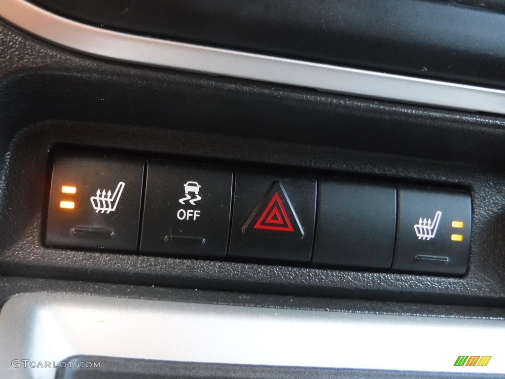 2016 Compass Latitude 4x4 - Black / Light Pebble Beige/Dark Slate Gray photo #6