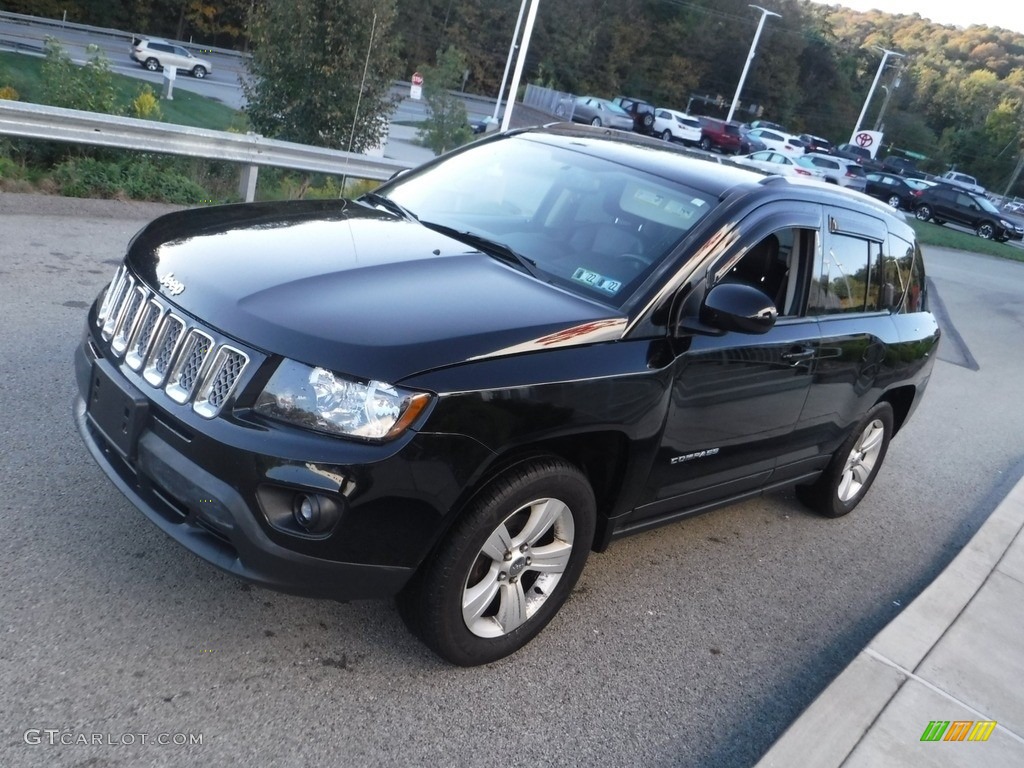 2016 Compass Latitude 4x4 - Black / Light Pebble Beige/Dark Slate Gray photo #12