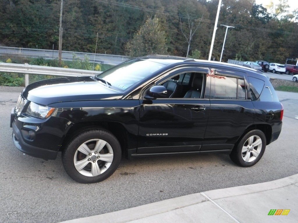 2016 Compass Latitude 4x4 - Black / Light Pebble Beige/Dark Slate Gray photo #13