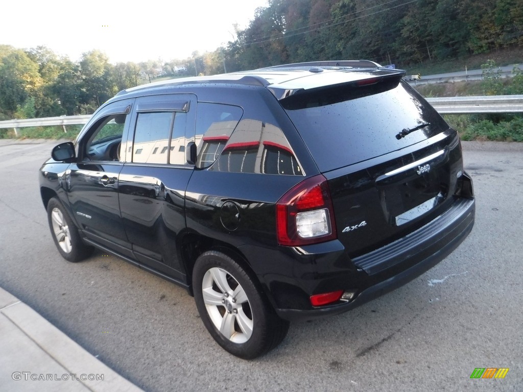 2016 Compass Latitude 4x4 - Black / Light Pebble Beige/Dark Slate Gray photo #14