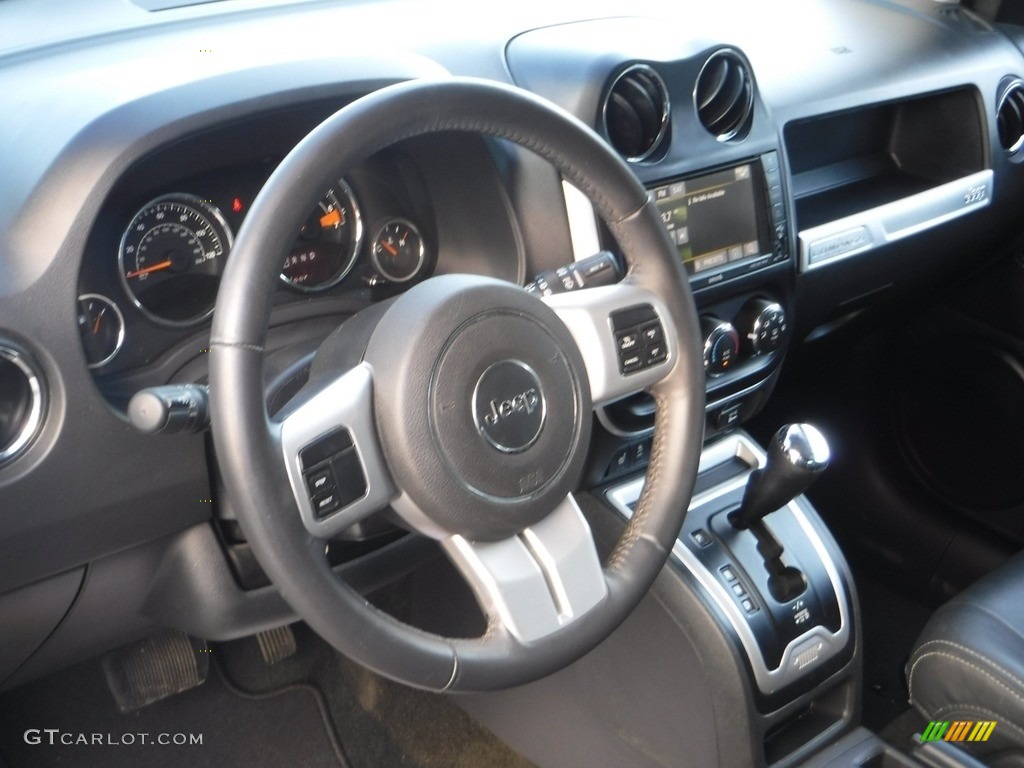 2016 Compass Latitude 4x4 - Black / Light Pebble Beige/Dark Slate Gray photo #18