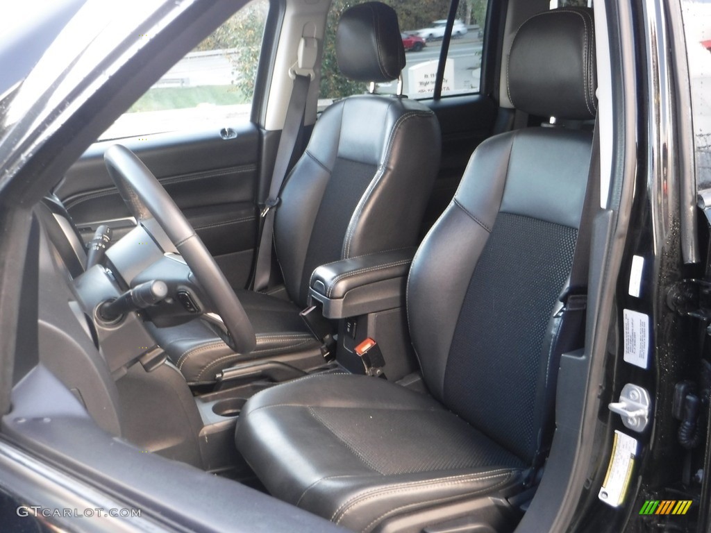 2016 Compass Latitude 4x4 - Black / Light Pebble Beige/Dark Slate Gray photo #19