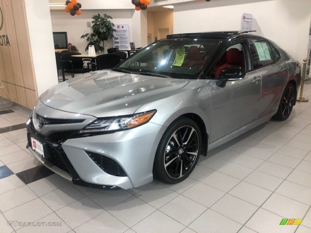2019 Camry XSE - Celestial Silver Metallic / Red photo #2
