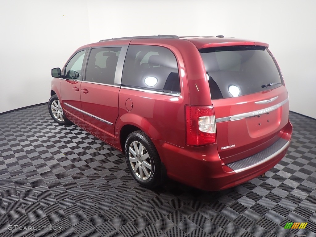 2013 Town & Country Touring - Deep Cherry Red Crystal Pearl / Black/Light Graystone photo #10