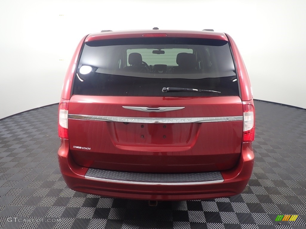 2013 Town & Country Touring - Deep Cherry Red Crystal Pearl / Black/Light Graystone photo #11