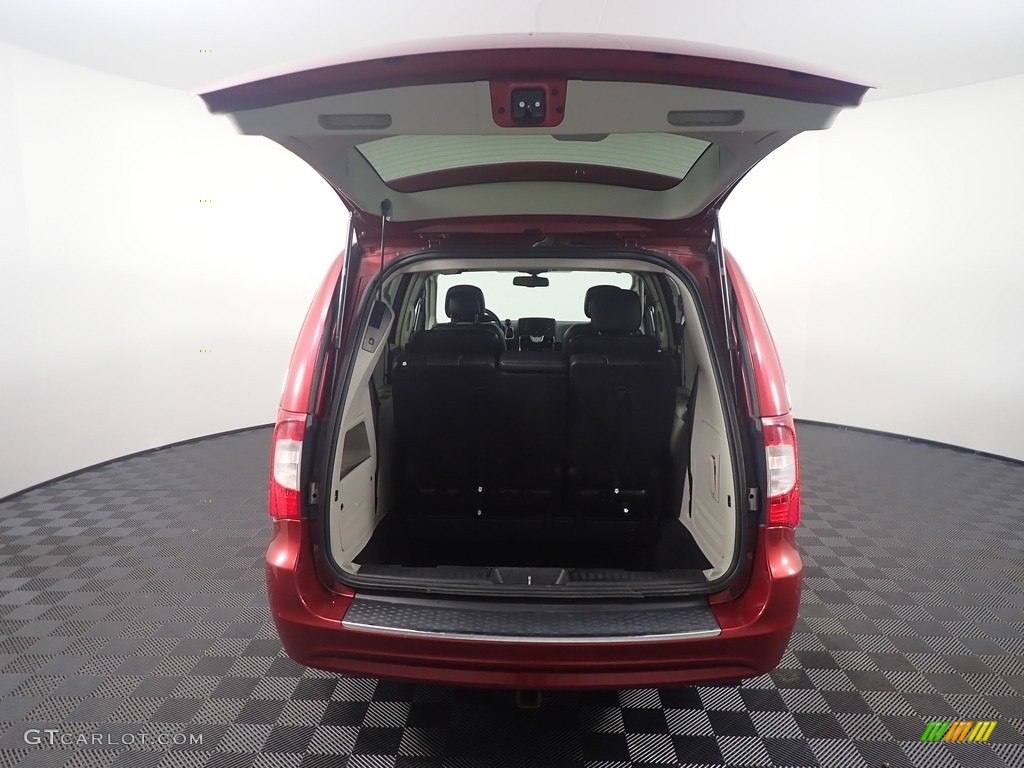 2013 Town & Country Touring - Deep Cherry Red Crystal Pearl / Black/Light Graystone photo #12