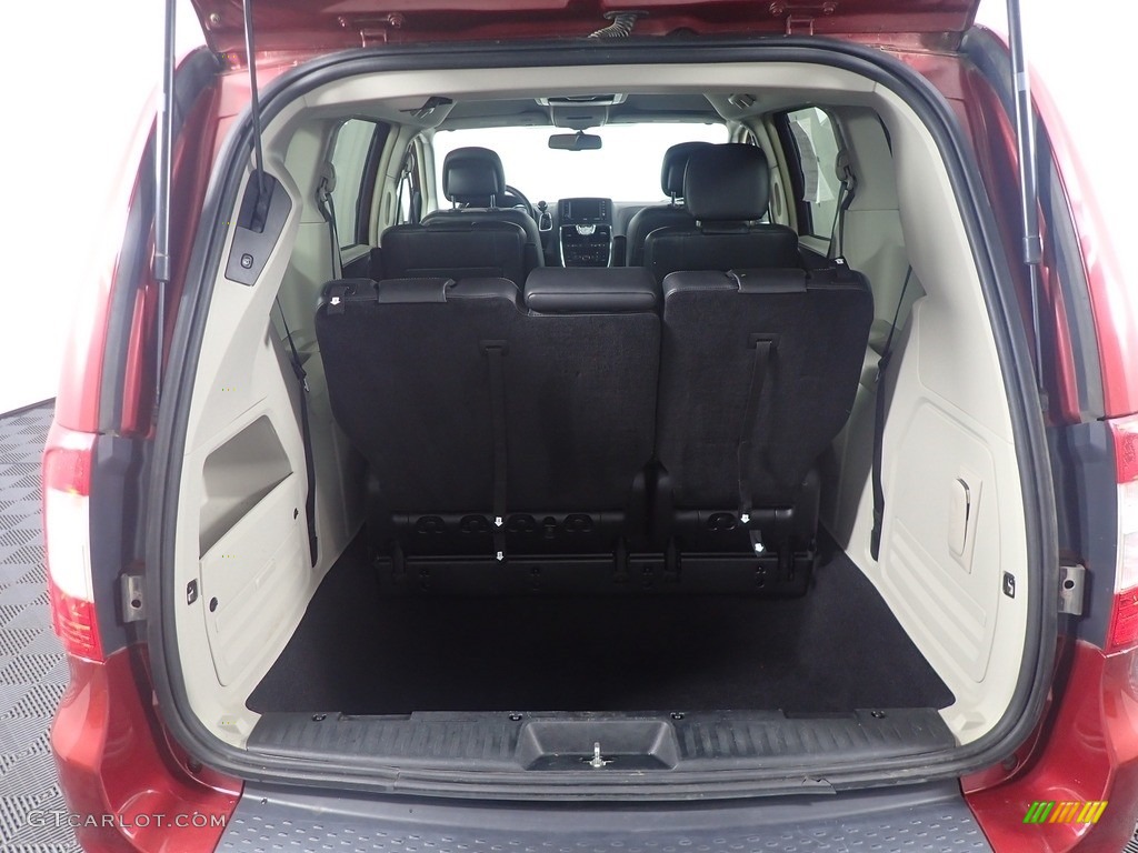 2013 Town & Country Touring - Deep Cherry Red Crystal Pearl / Black/Light Graystone photo #14