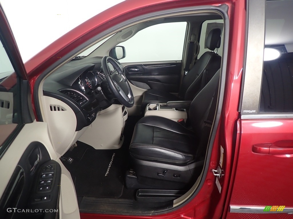 2013 Town & Country Touring - Deep Cherry Red Crystal Pearl / Black/Light Graystone photo #18