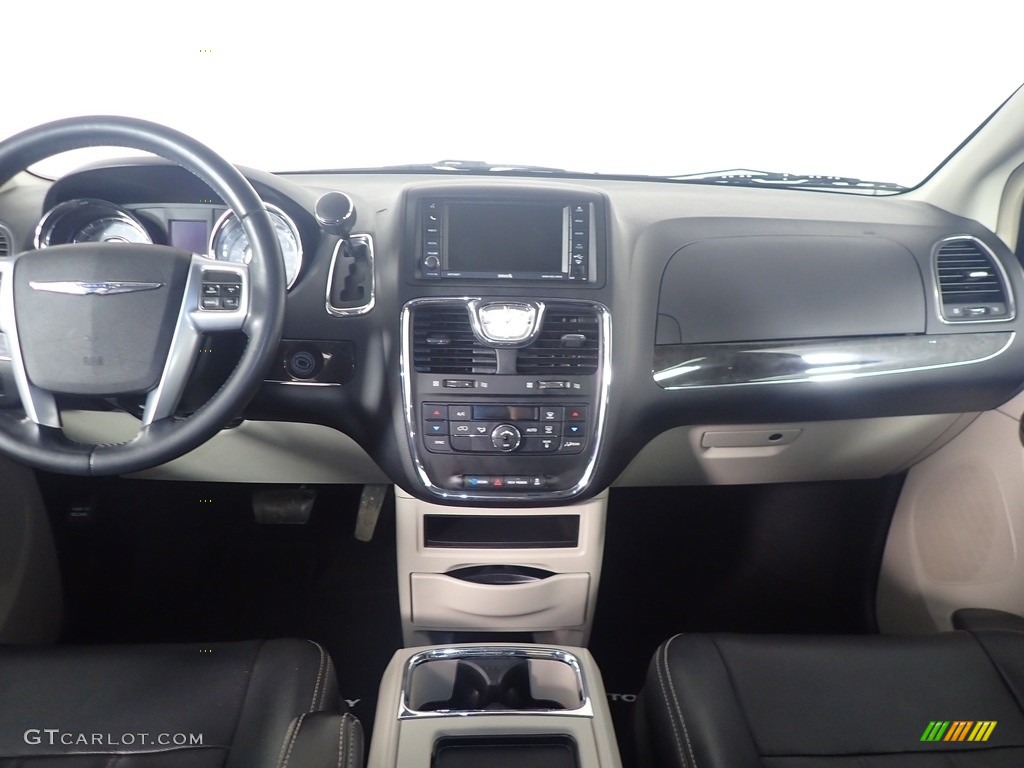 2013 Town & Country Touring - Deep Cherry Red Crystal Pearl / Black/Light Graystone photo #21