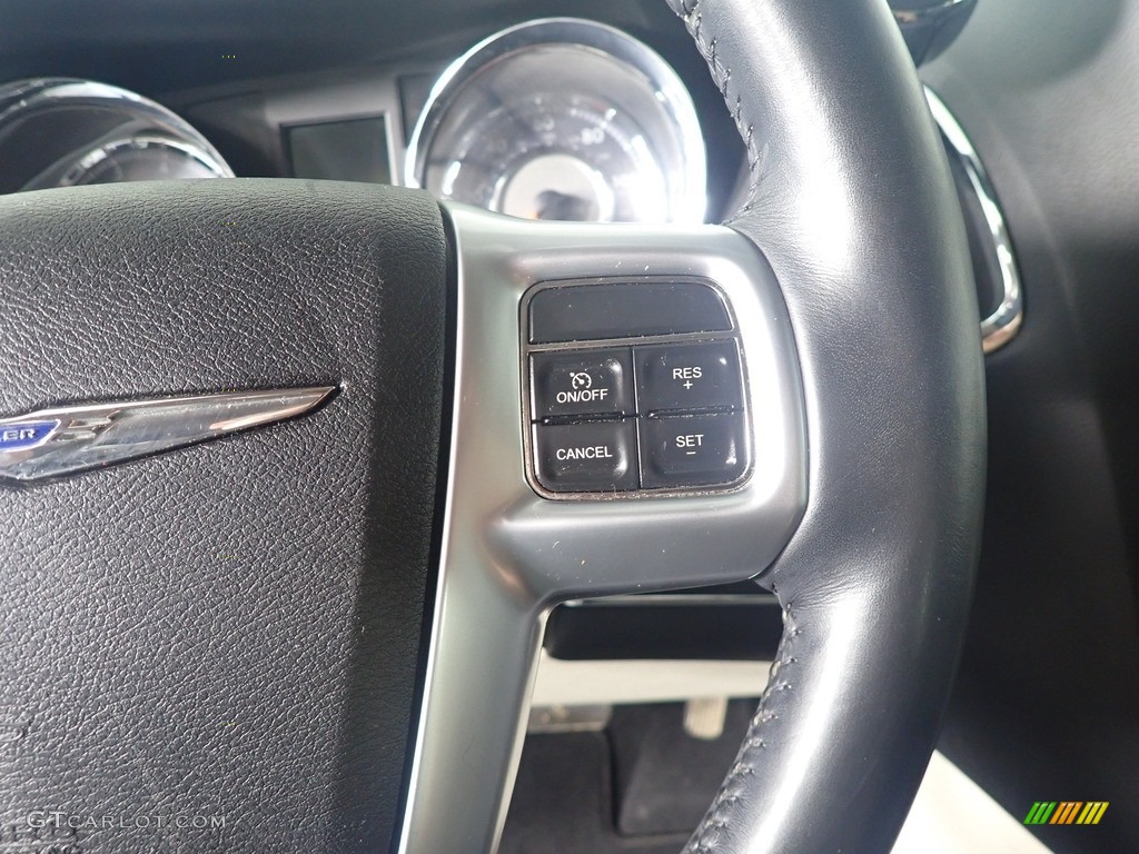 2013 Town & Country Touring - Deep Cherry Red Crystal Pearl / Black/Light Graystone photo #26