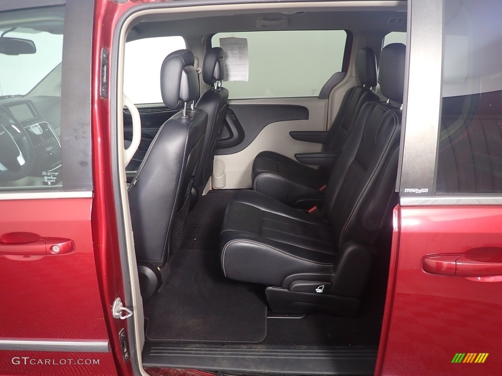 2013 Town & Country Touring - Deep Cherry Red Crystal Pearl / Black/Light Graystone photo #30