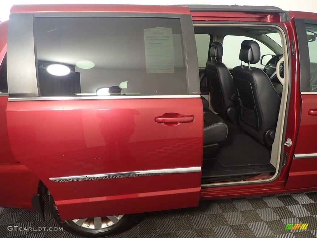 2013 Town & Country Touring - Deep Cherry Red Crystal Pearl / Black/Light Graystone photo #31