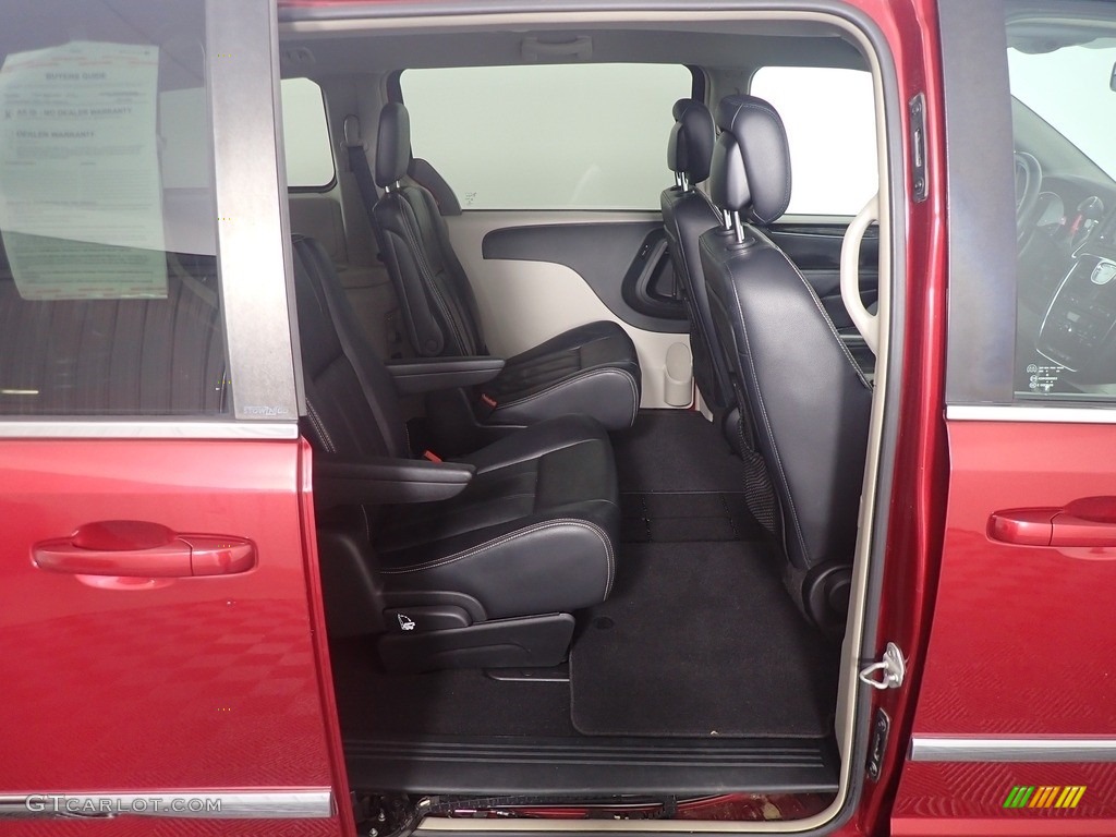 2013 Town & Country Touring - Deep Cherry Red Crystal Pearl / Black/Light Graystone photo #32